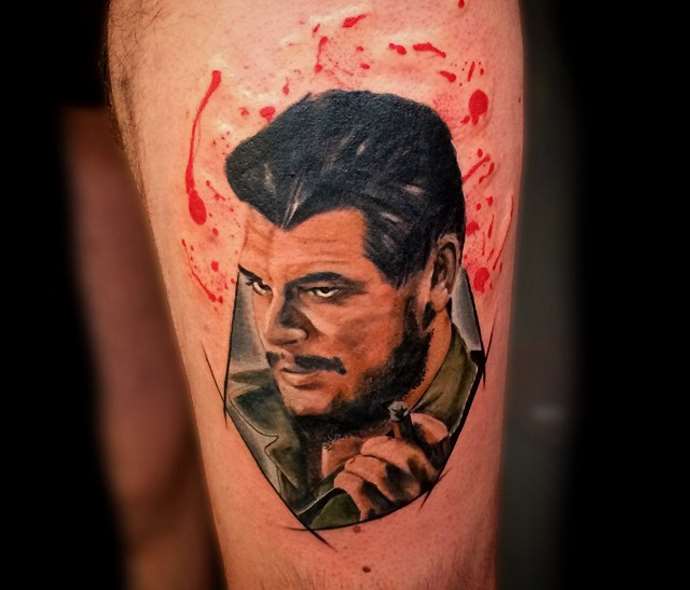 Le jeune Che Guevara sur un tatouage