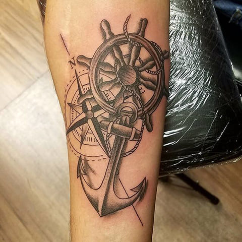 Tatouage d'une ancre de marine