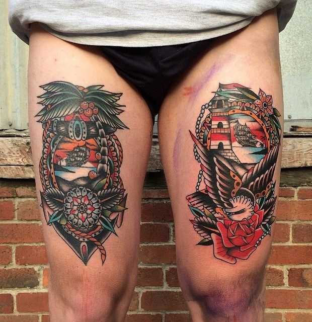Tatouage masculin sur les cuisses