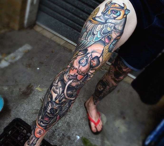tatouage intégral d'un homme