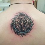 Amulette de tatouage pour homme rossignol.
