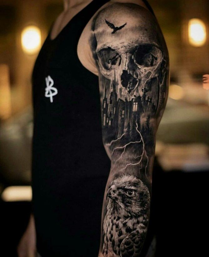Manchon de tatouage noir et blanc pour homme. Crâne et aigle