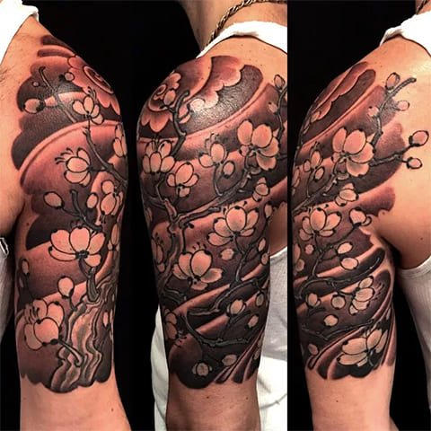 Tatouage masculin d'un cerisier