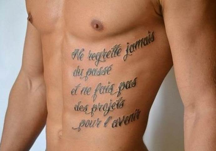 tatouage latéral