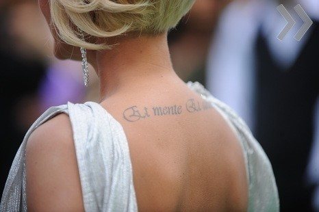 Tatouage sur le dos de Lera Kudryavtseva