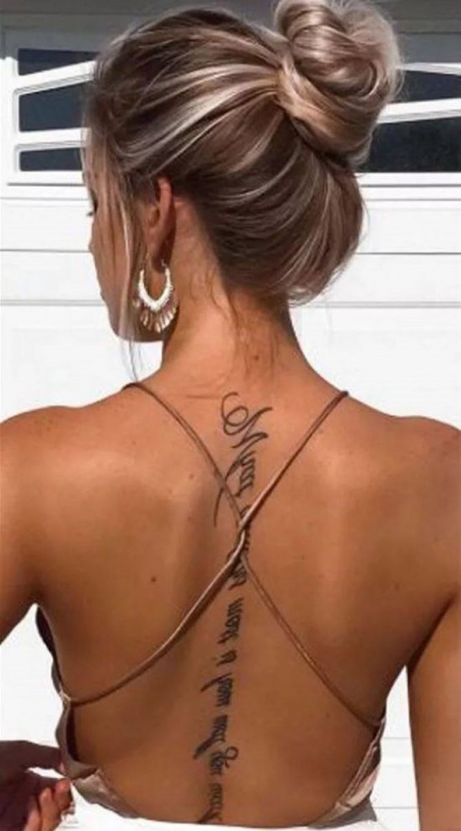 La coiffe de tatouage s'adapte à toutes les tenues