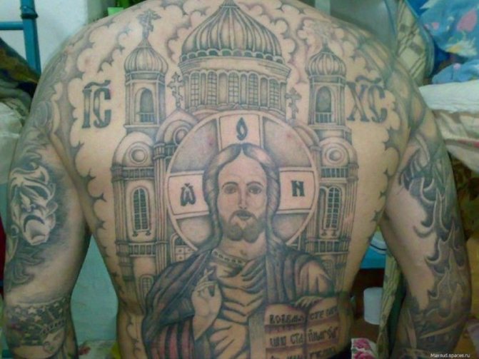 tatouage en forme de dôme