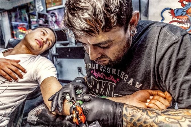 Combien cela fait-il de mal de se faire tatouer ?