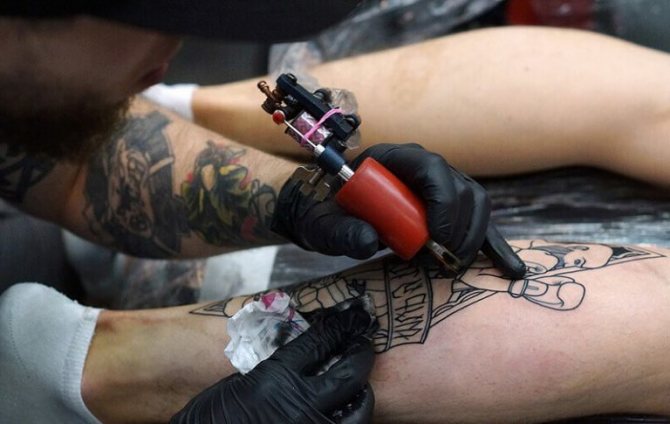 Combien cela fait-il de mal de se faire tatouer ?