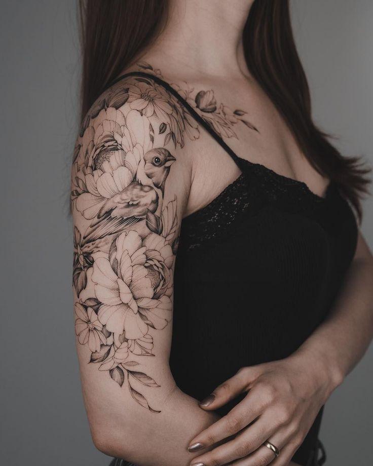 Tatouage inhabituel de pivoine