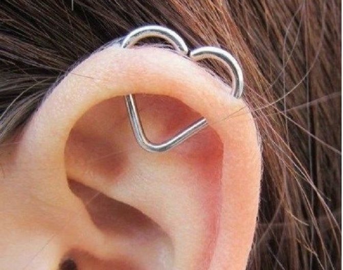 Perçage d'oreille industriel inhabituel