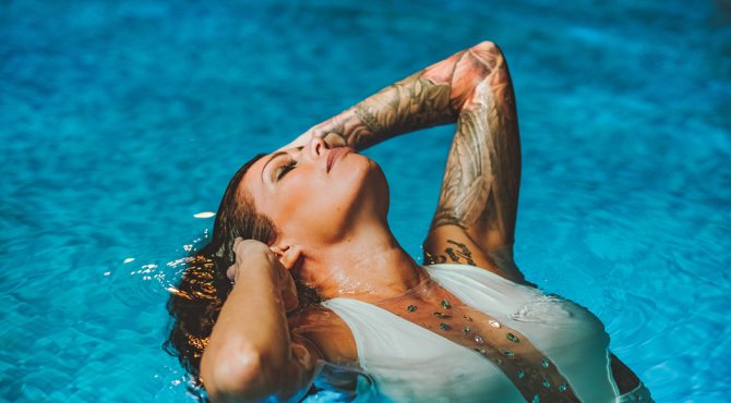 Le nouveau tatouage de l'eau : sa compatibilité et autres questions préoccupantes
