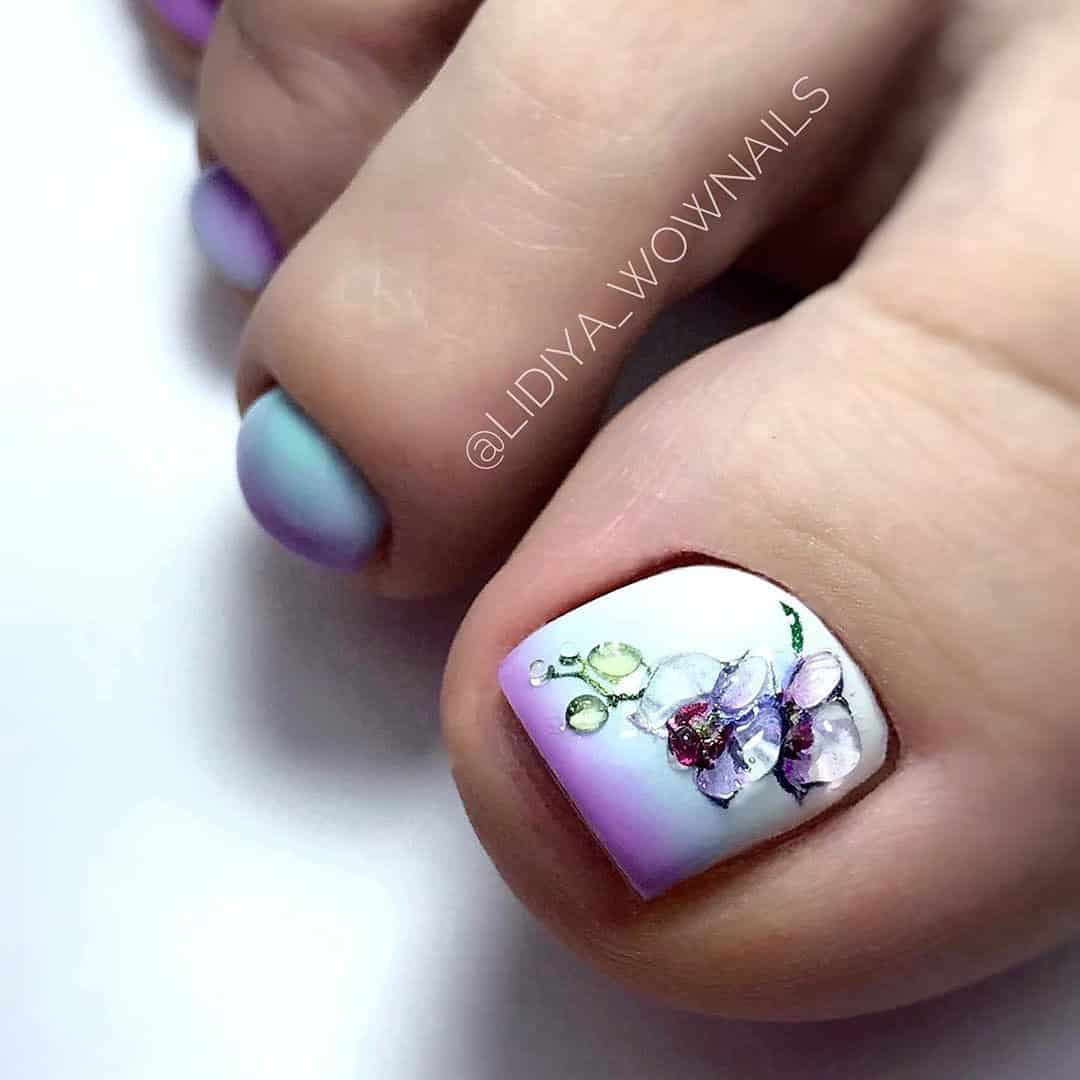 Pédicure florale en dégradé de bouffées