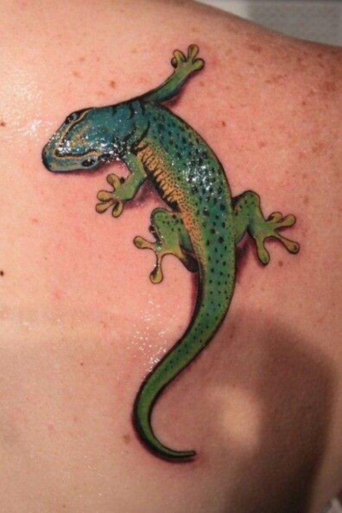 Tatouage de lézard très naturel