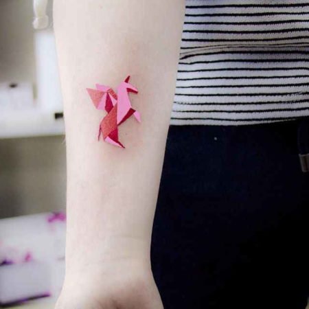 Tatouage origami d'une licorne sur votre avant-bras