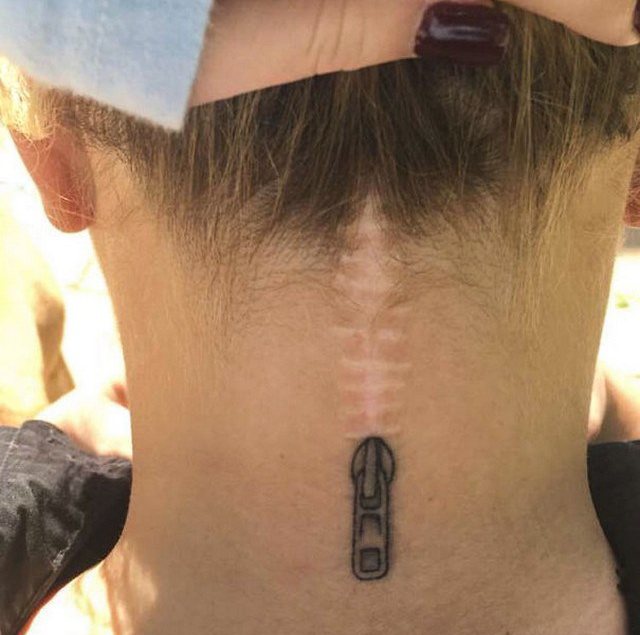 Le tatouage original sans recouvrir la cicatrice