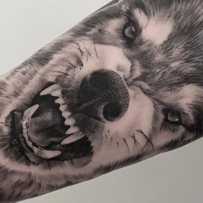 sourire de tatouage