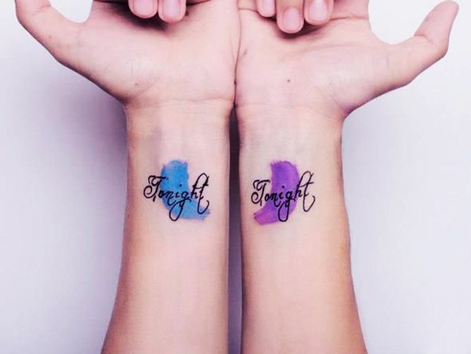 Tatouages pour les petites amies en couple sur le bras, la jambe, le poignet, la clavicule. Photo