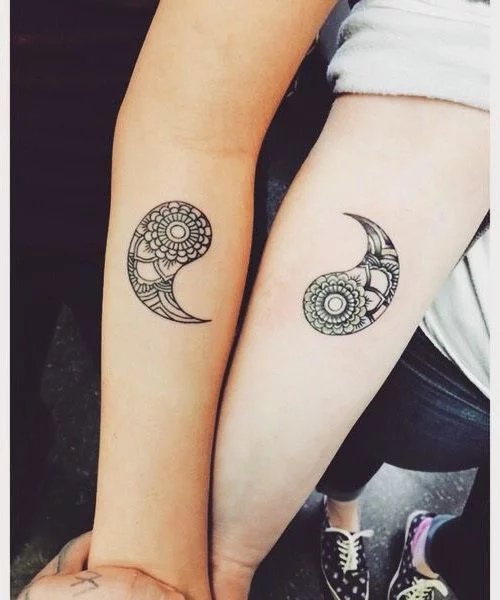 Tatouages jumelés pour les amoureux : 50 idées géniales pour dire que vous êtes ensemble pour toujours
