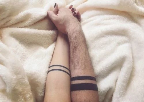 Tatouages jumelés pour les amoureux : 50 idées géniales pour dire que vous êtes ensemble pour toujours