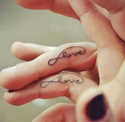 Tatouages jumelés pour les amoureux : 50 idées géniales pour dire que vous êtes ensemble pour toujours