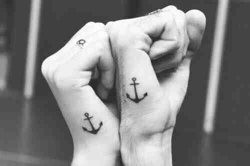 Tatouages jumelés pour les amoureux : 50 idées géniales pour dire que vous êtes ensemble pour toujours