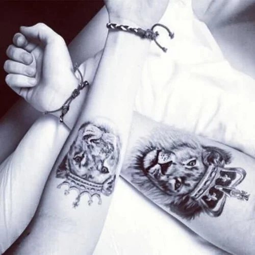 Tatouages jumelés pour les amoureux : 50 idées géniales pour dire que vous êtes ensemble pour toujours