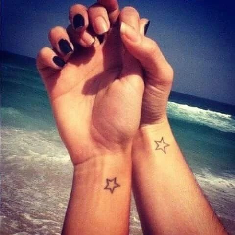 Tatouages jumelés pour les amoureux : 50 idées géniales pour dire que vous êtes ensemble pour toujours