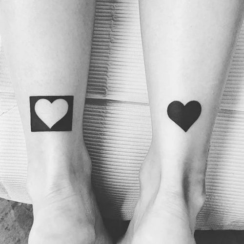 Tatouages jumelés pour les amoureux : 50 idées géniales pour dire que vous êtes ensemble pour toujours
