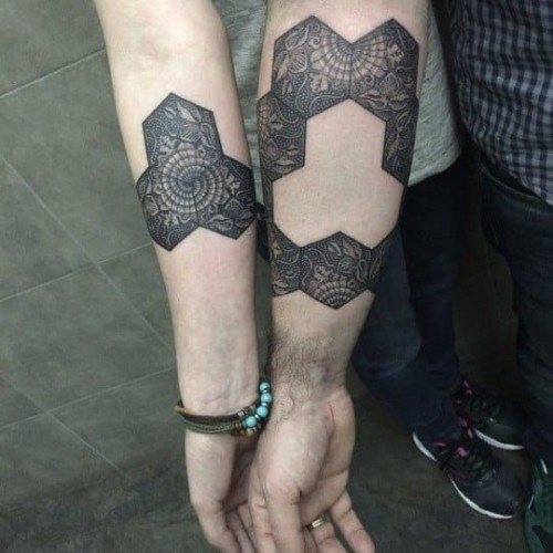 Tatouages jumelés pour les amoureux : 50 idées géniales pour dire que vous êtes ensemble pour toujours