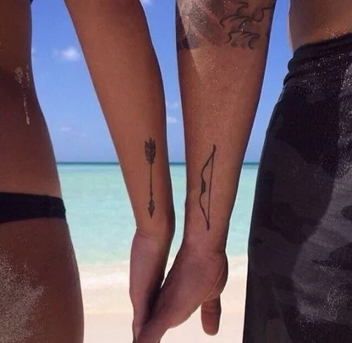 Tatouages jumelés pour les amoureux : 50 idées géniales pour dire que vous êtes ensemble pour toujours