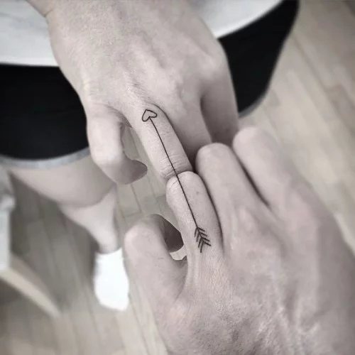 Tatouages jumelés pour les amoureux : 50 idées géniales pour dire que vous êtes ensemble pour toujours