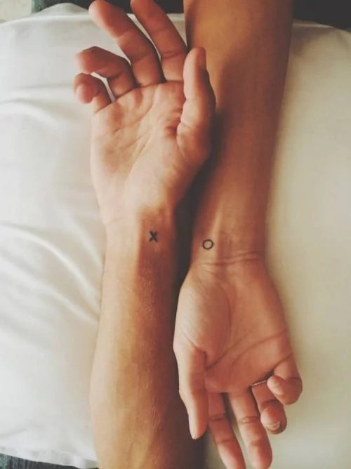 Tatouages jumelés pour les amoureux : 50 idées géniales pour dire que vous êtes ensemble pour toujours