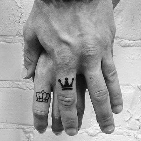 Tatouages jumelés pour les amoureux : 50 idées géniales pour dire que vous êtes ensemble pour toujours