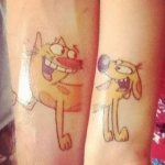 Tatouages de couple pour deux personnes qui s'aiment. Croquis, inscriptions sur photo avec traduction pour mari et femme, petit ami et petite amie
