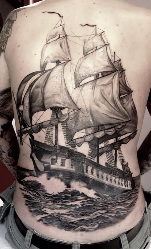 Le tatouage d'un voilier était appliqué comme un talisman par des voleurs de tatouages