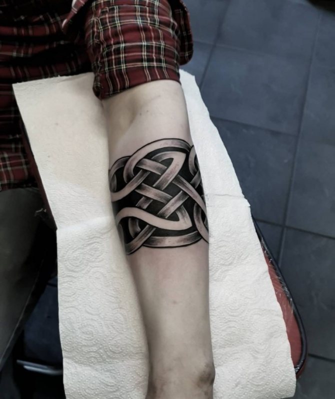 Superposer un tatouage