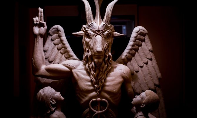 La croix inversée est considérée comme l'un des symboles du satanisme.