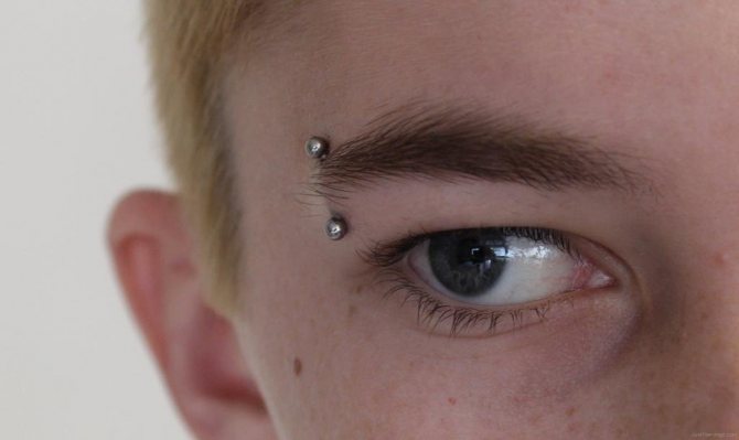 piercing des sourcils