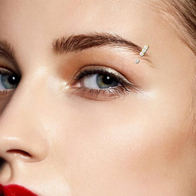 piercing des sourcils