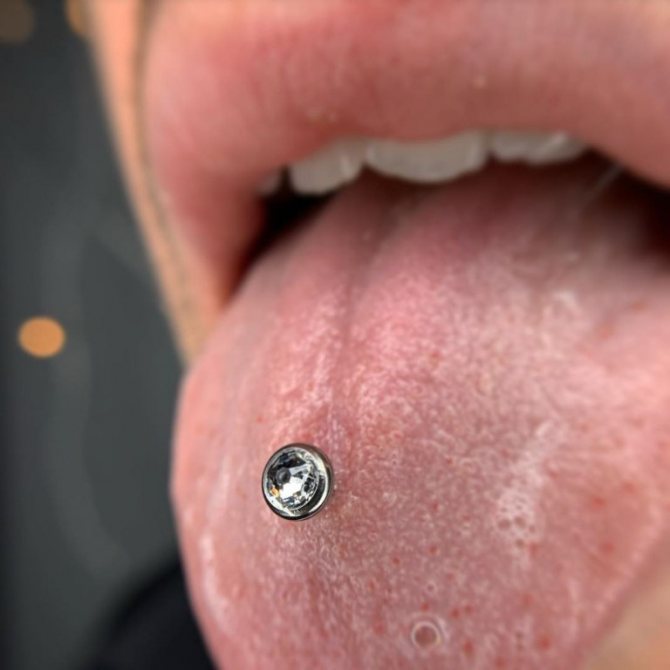 photos de piercing de la langue