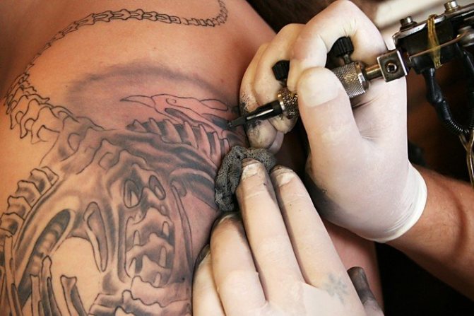 Pourquoi il ne faut pas se faire tatouer, c'est peu hygiénique.