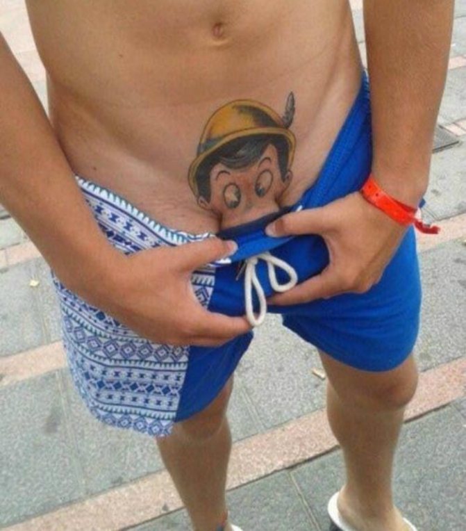 Exemple de tatouage intime masculin de Pinocchio
