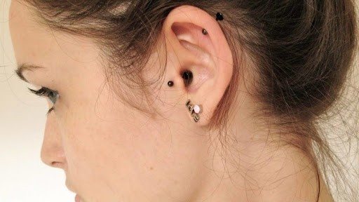 Exemple de tragus et d'hélice