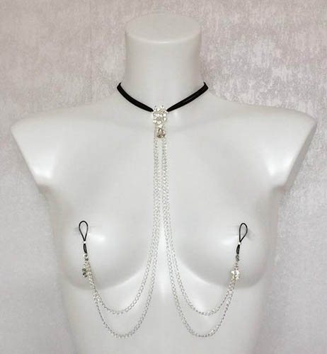 Piercing du mamelon pour les filles. Photos, critiques