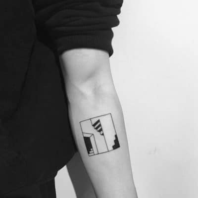 Tatouage simple et très original de l'escalier