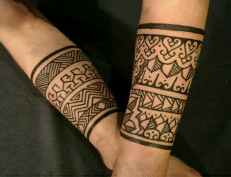 Tatouage simple de style brassard