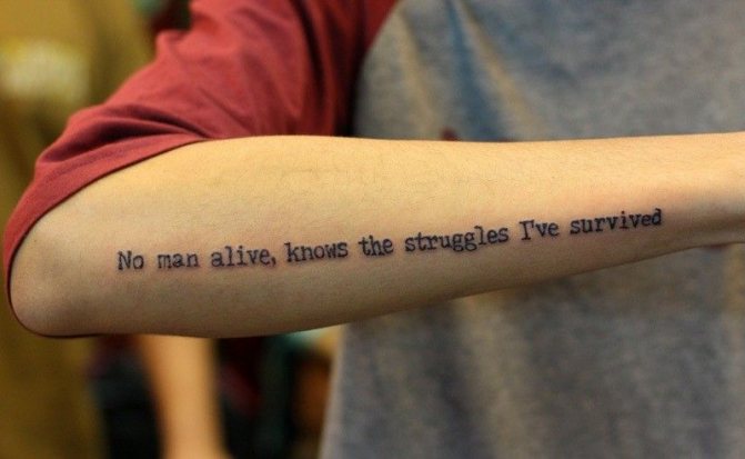 Police de caractères typographique simple pour le tatouage