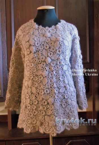 Pull-over Dusty Rose tricoté selon la technique de la dentelle irlandaise