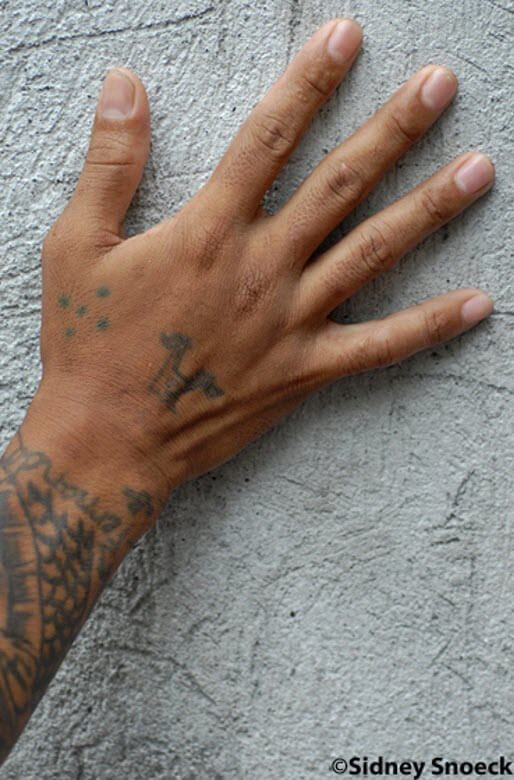 Cinq points sur le poignet - Tatouage criminel